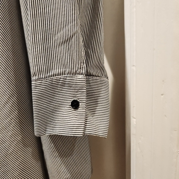 Comfy USA womens black and white  striped button down blouse. - Picture 6 of 11